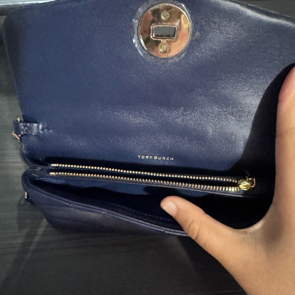 Tory Burch Quilted Navy Leather Crossbody with Gold Logo - Picture 4 of 4